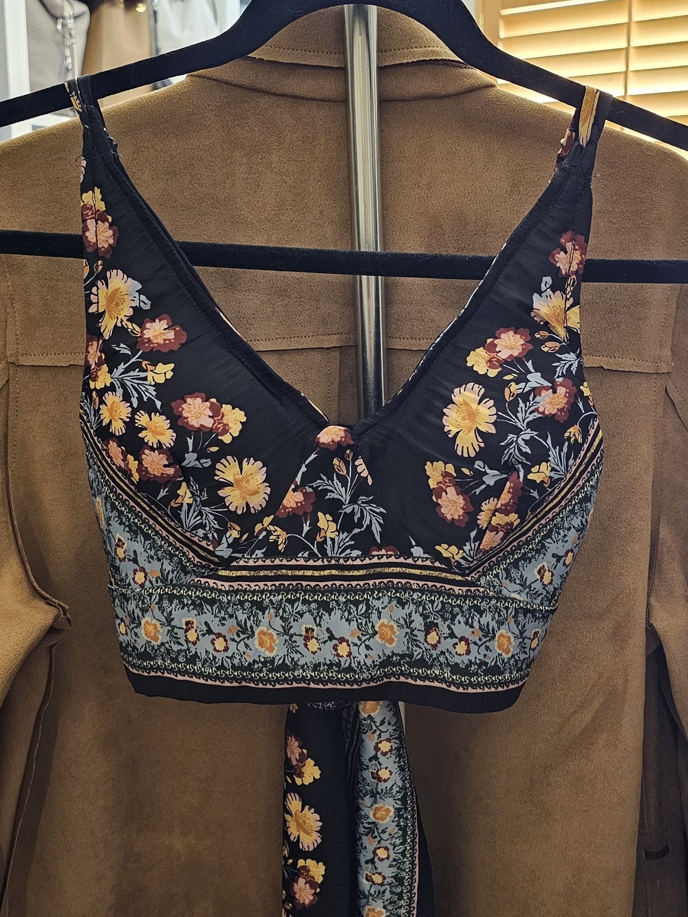 Free People, floral cropped top. Size XS.